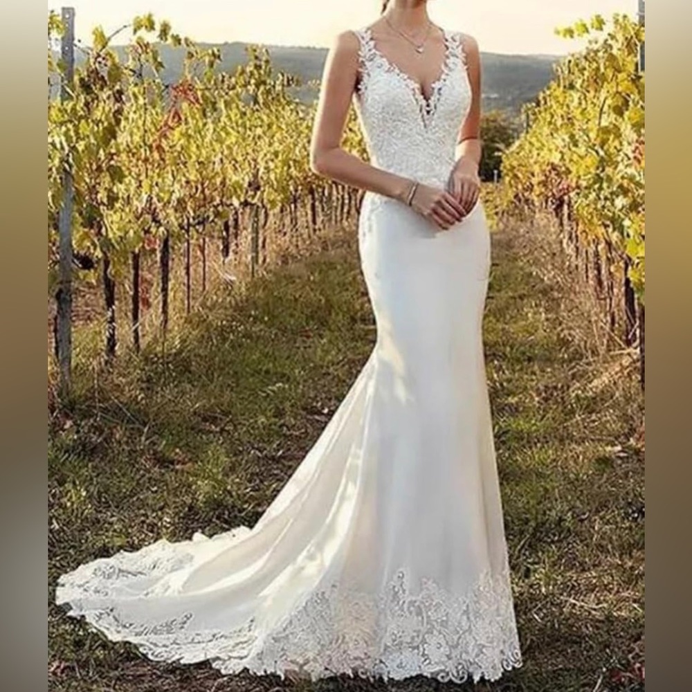 Lace-Trimmed White Mermaid Wedding Gown with V-Neck